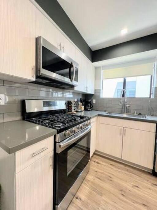4Br Townhouse In Koreatown ロサンゼルス エクステリア 写真