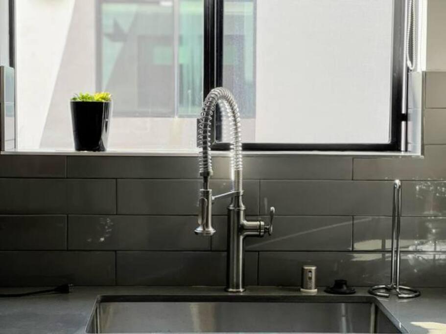 4Br Townhouse In Koreatown ロサンゼルス エクステリア 写真